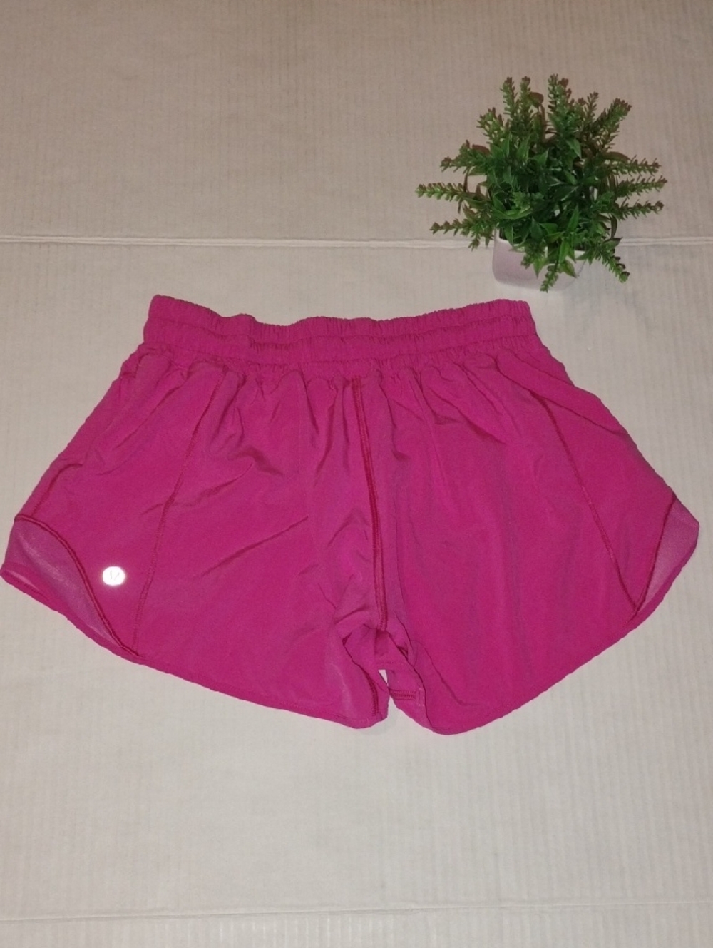 lululemon athletica Sonic Pink Hotty Hot Shorts. Women's size 4.